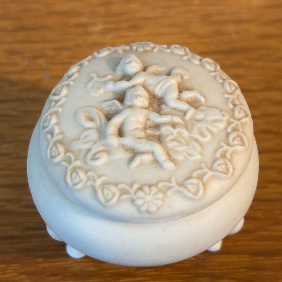 Vintage Bisque Cherub Trinket Ring Box 207 - Picture 1 of 8